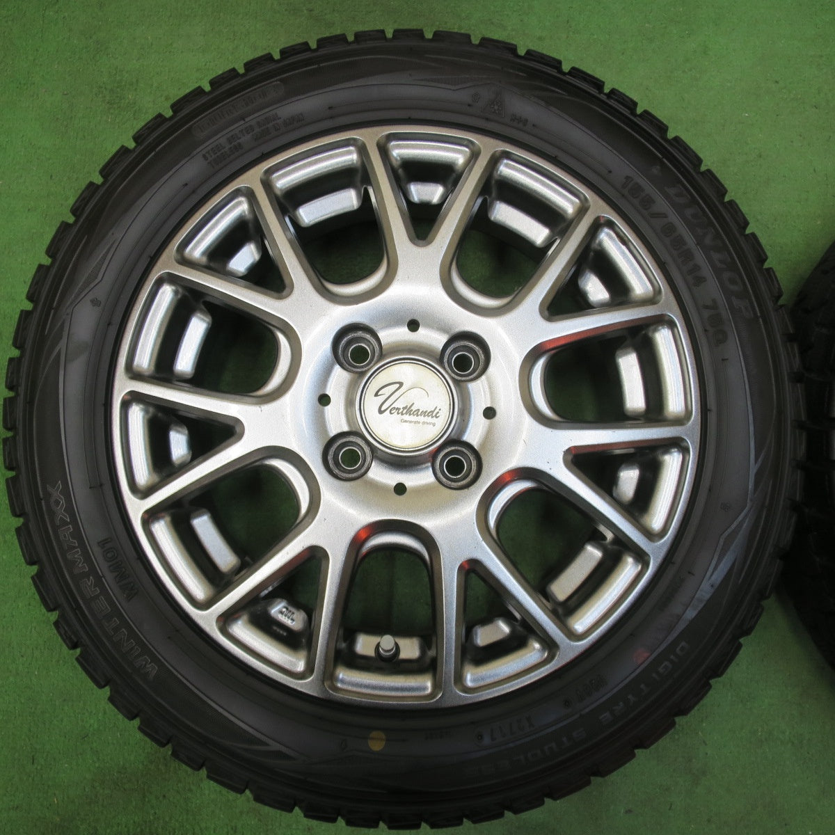 [送料無料] バリ溝！9.5分以上★スタッドレス 155/65R14 ダンロップ ウインターマックス WM01 Verthandi ヴェルザンディ ヴェルサンディ 14インチ PCD100/4H★5012708イス