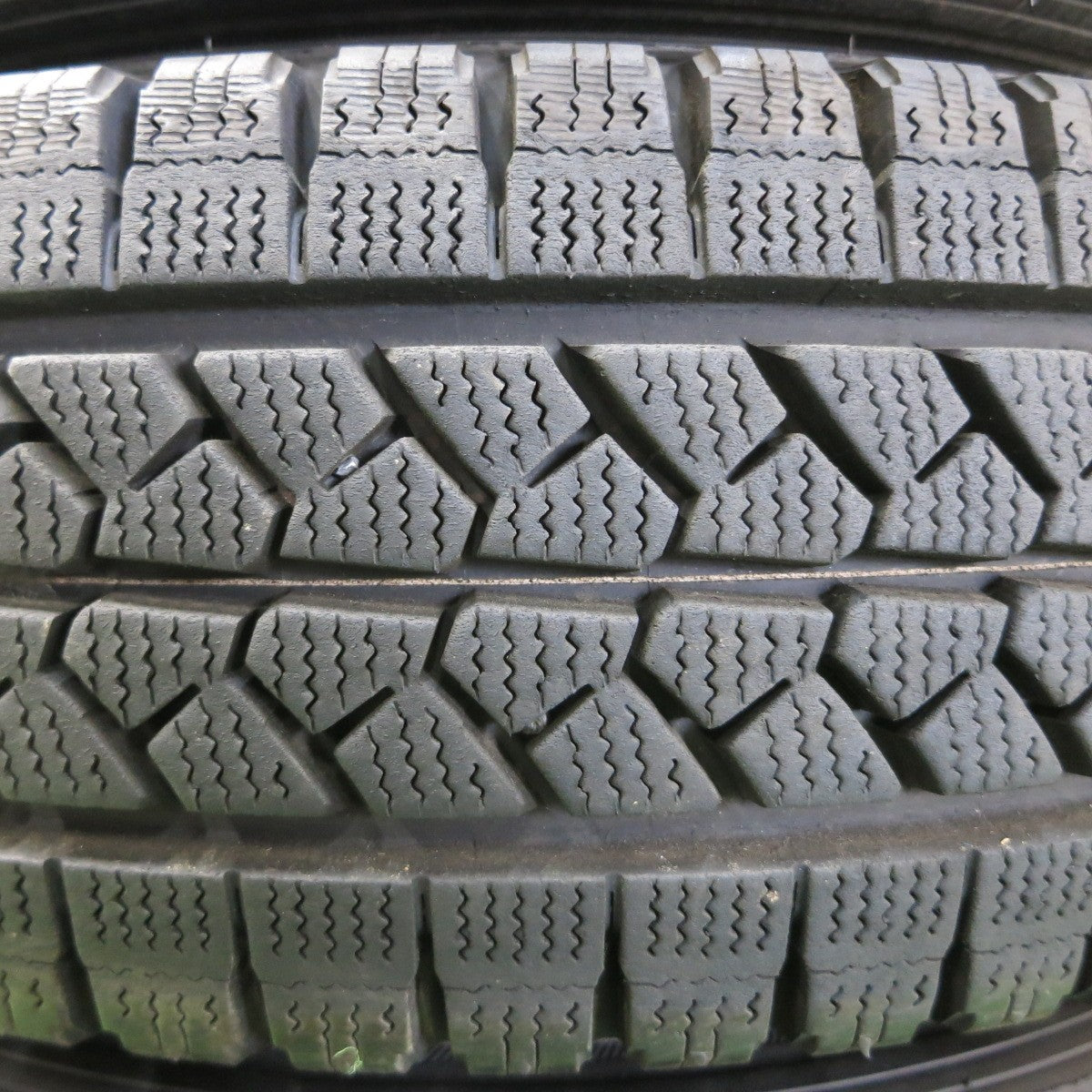 *送料無料* バリ溝！20年！9.5分★スタッドレス 165R13 6PR ブリヂストン ブリザック VL1 スチール 13インチ PCD100 110 114.3/4H マルチ★4042906イス