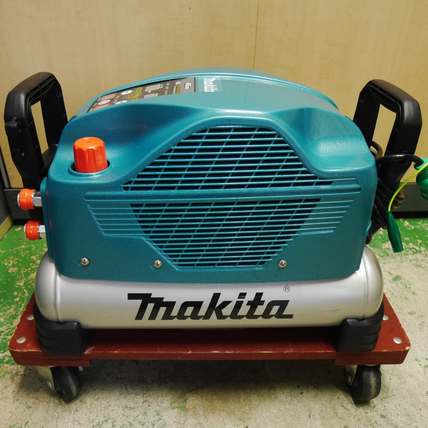 [送料無料] 美品☆マキタ エア コンプレッサー AC500XLH 46気圧 11L エアー ツール 工具 makita 50-60Hz☆