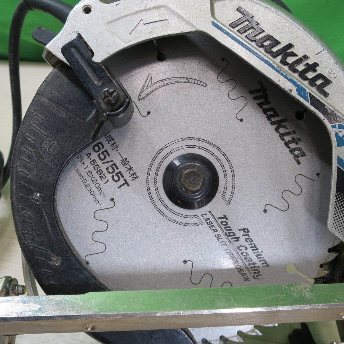 [送料無料] ☆マキタ 165mm 電子 マルノコ HS6302 電動 工具 切断機 makita 100V 木工用 丸のこ 丸ノコ 丸鋸 コード式☆