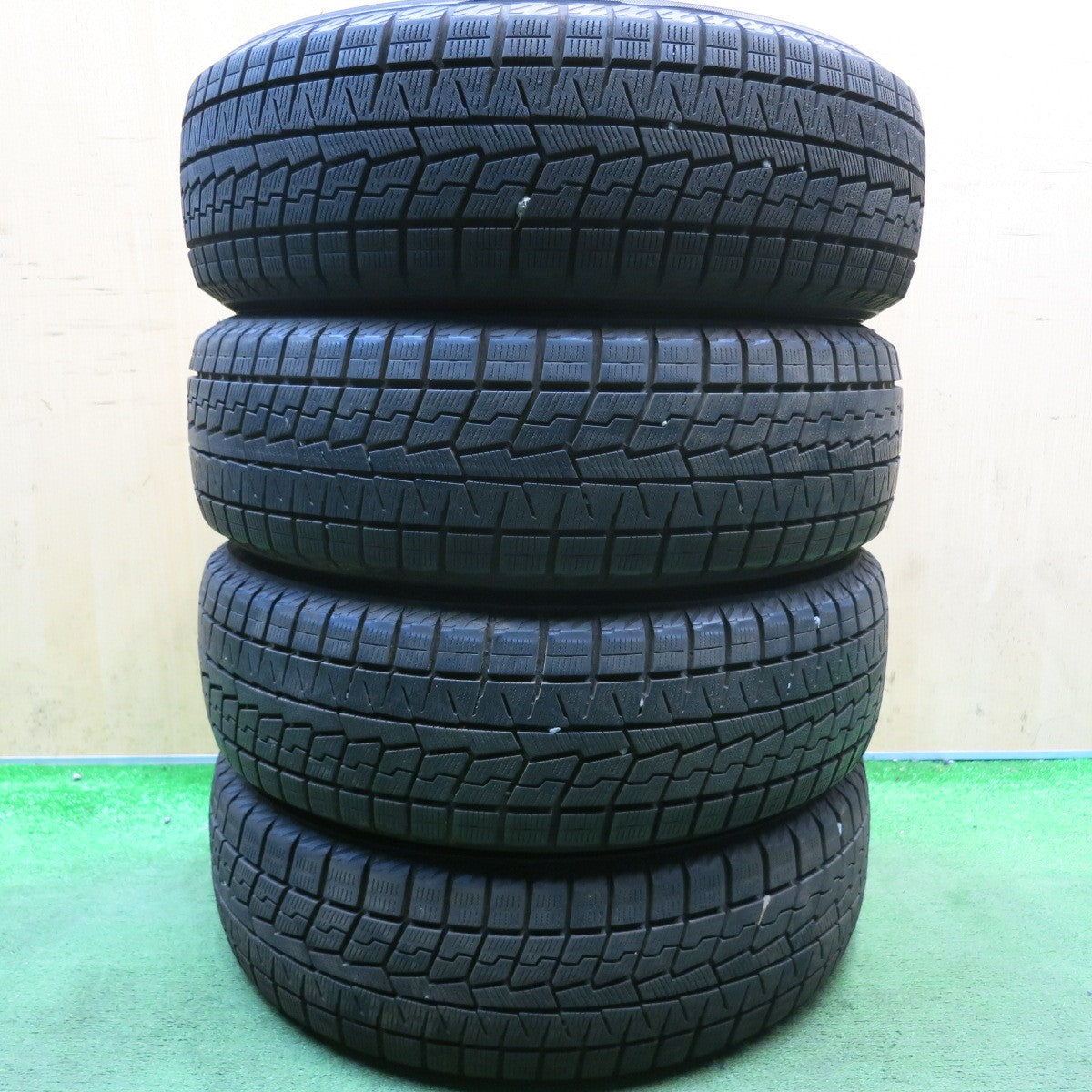 バリ溝！25年！ほぼ10分◎スタッドレス 185/60R15 ヨコハマ アイスガード iG70 タイヤ 15インチ シエンタ アクア フィット シャトル フリード 等◎6101509HAスタ