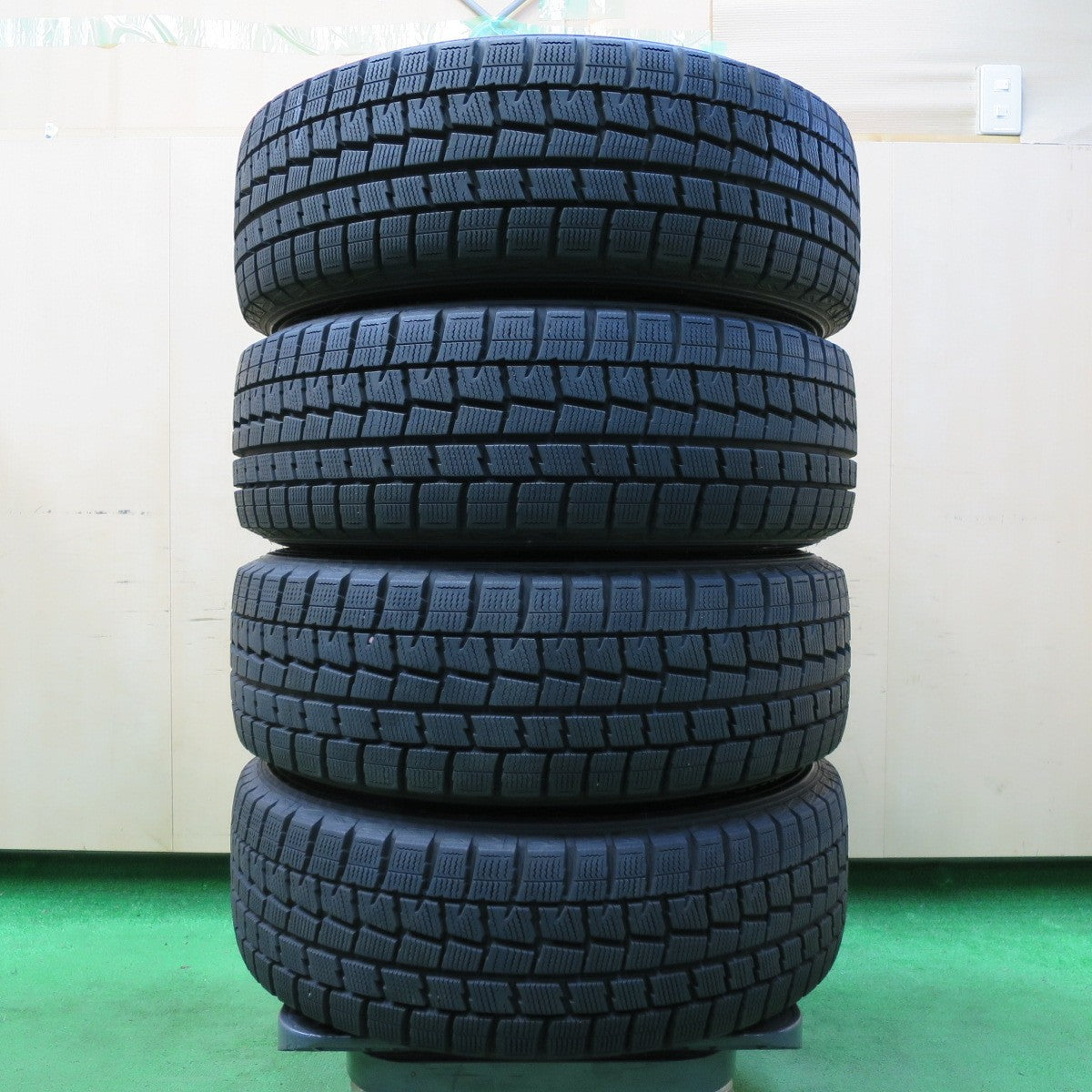 *送料無料* バリ溝！9.5分以上★スタッドレス 195/65R15 ダンロップ ウインターマックス WM01 JOKER ジョーカー 15インチ PCD114.3/5H★4061104イス
