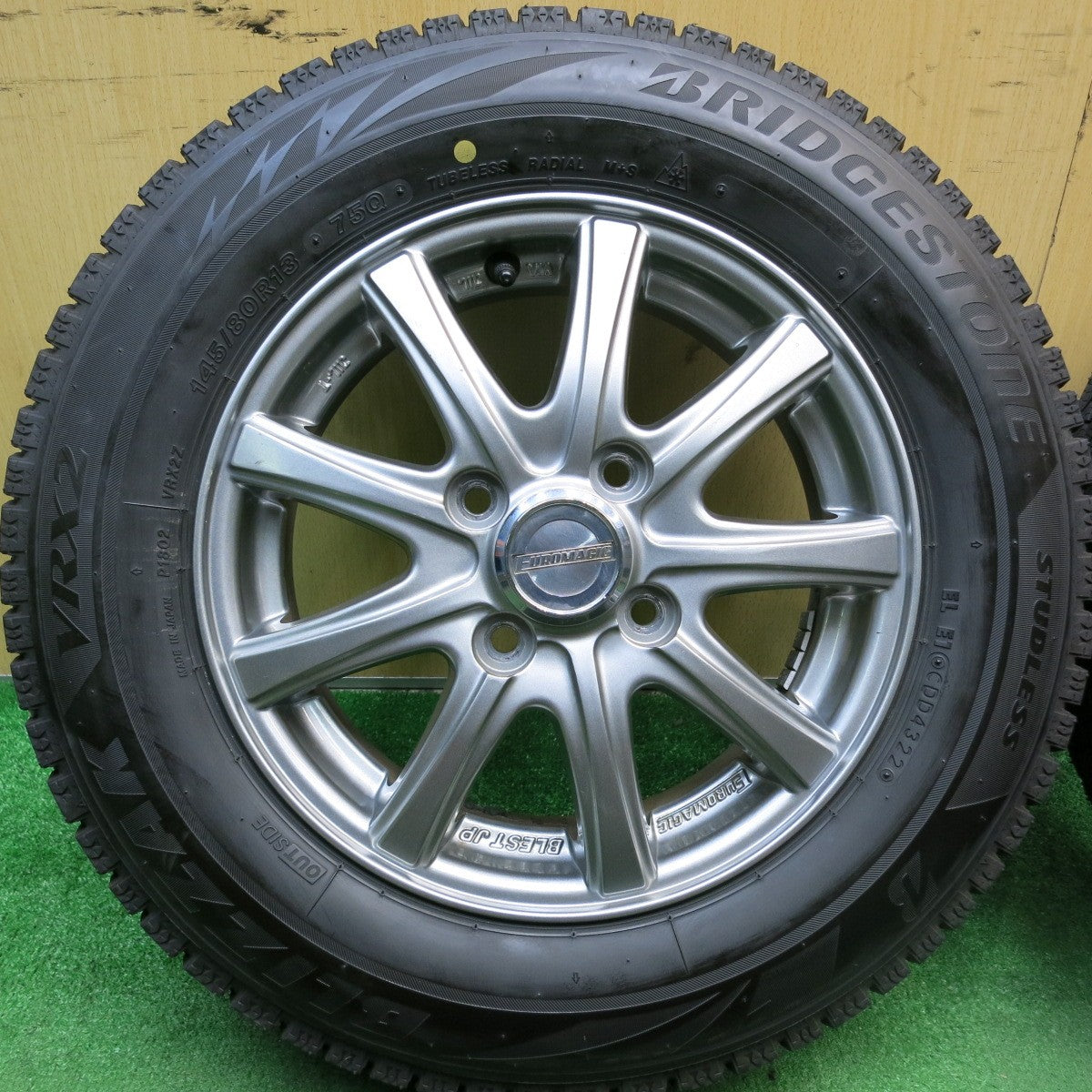 バリ溝！22年！キレイ！9.5分★スタッドレス 145/80R13 ブリヂストン ブリザック VRX2 EUROMAGIC ユーロマジック 13インチ PCD100/4H★5062707AKス