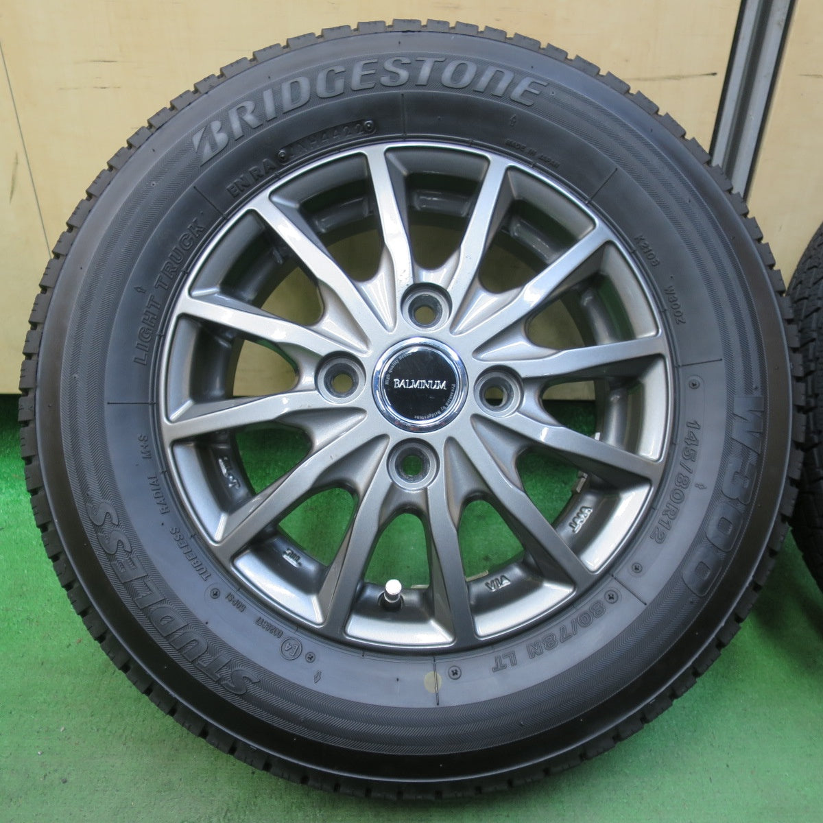 4本価格！22年★スタッドレス 145/80R12 80/78N ブリヂストン Ｗ300 BALMINUM バルミナ 12インチ PCD100/4H★5102303イス