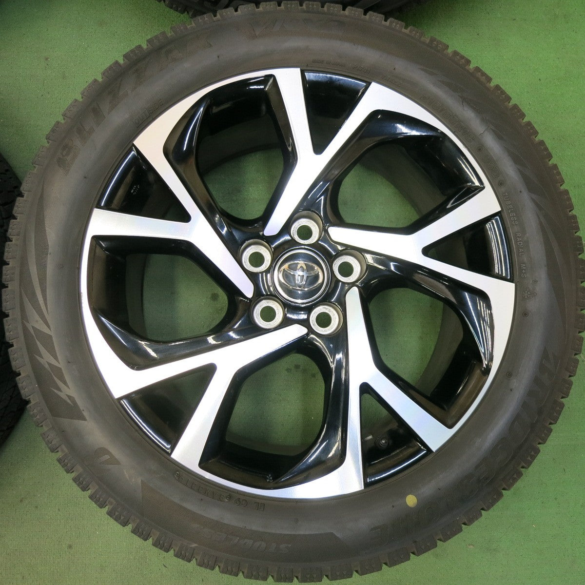 キレイ★トヨタ C-HR 純正 ENKEI 215/55R18 スタッドレス ブリヂストン ブリザック VRX2 18インチ CHR エンケイ PCD114.3/5H★5081801SKス