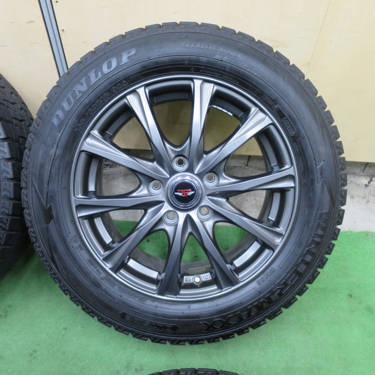 バリ溝！22年！キレイ！9.5分★スタッドレス 205/60R16 ダンロップ ウインターマックス WM02 TEAD テッド 16インチ PCD114.3/5H★6042305TTス
