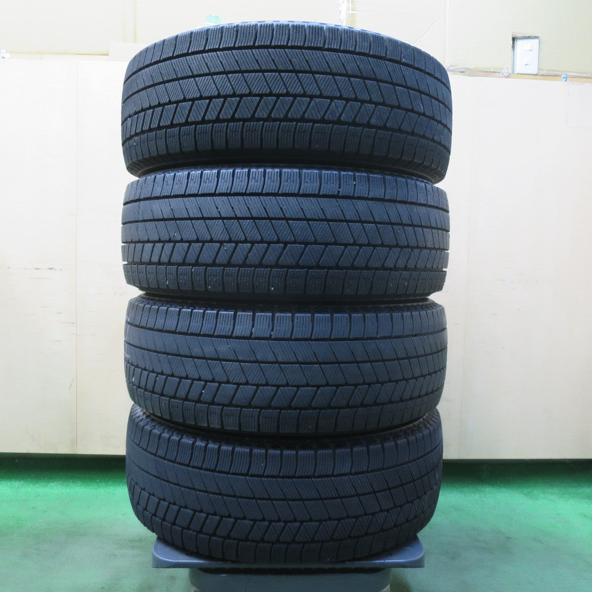 バリ溝！22年！ほぼ10分★トヨタ オーリス 純正 205/55R16 スタッドレス ブリヂストン ブリザック VRX3 16インチ PCD114.3/5H★5112106イス