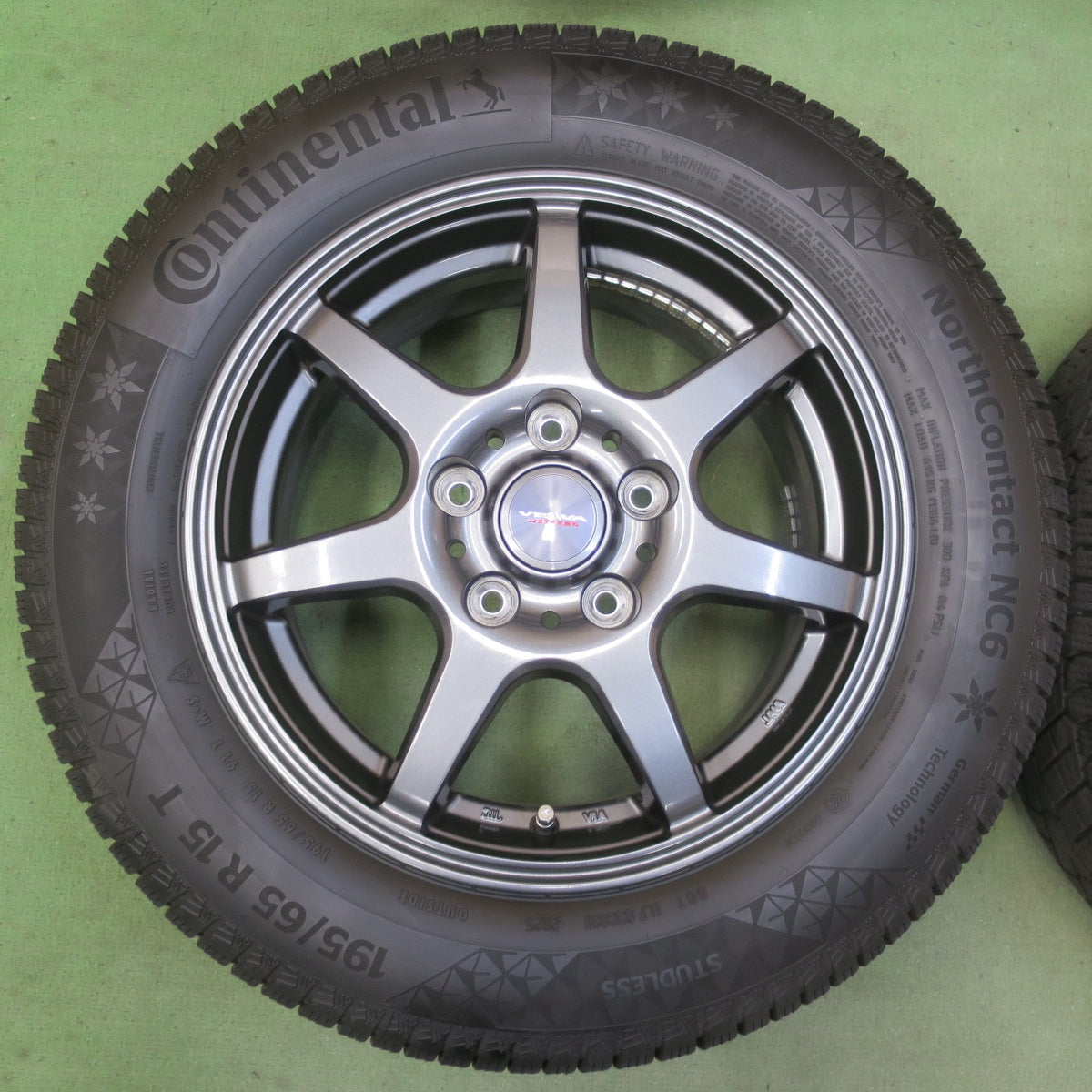 バリ溝！25年！キレイ！ほぼ10分◎スタッドレス 195/65R15 コンチネンタル ノースコンタクト NC6 VELVA WONDER ヴェルヴァ ワンダー 15インチ PCD114.3/5H◎6062409イス