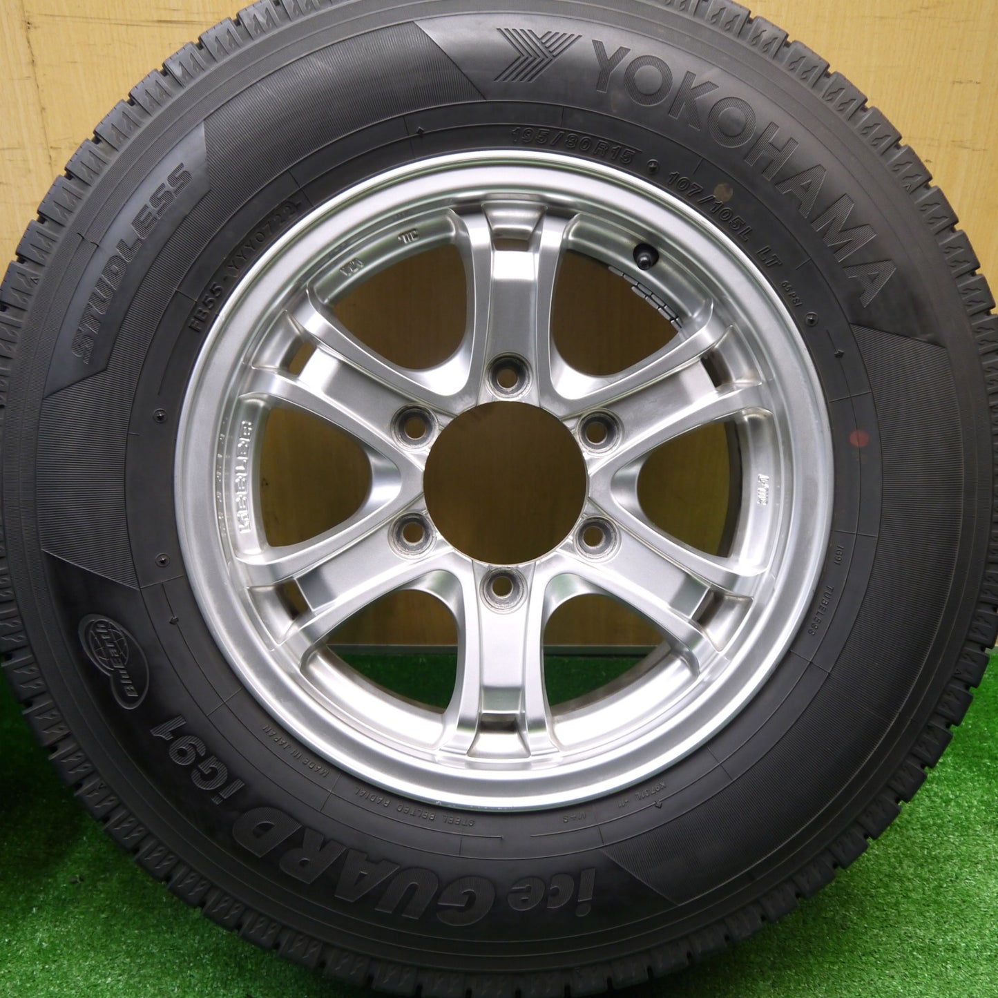 バリ溝！22年！キレイ！8.5分★KEELER 195/80R15 107/105L スタッドレス ヨコハマ アイスガード iG91 キーラー 15インチ PCD139.7/6H★5110507Hス