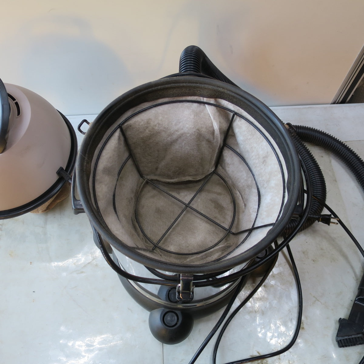 [送料無料] ◆新興製作所 バキュームクリーナー VAC-1050M 乾湿両用 集塵機 集じん 掃除機 SHINKO◆