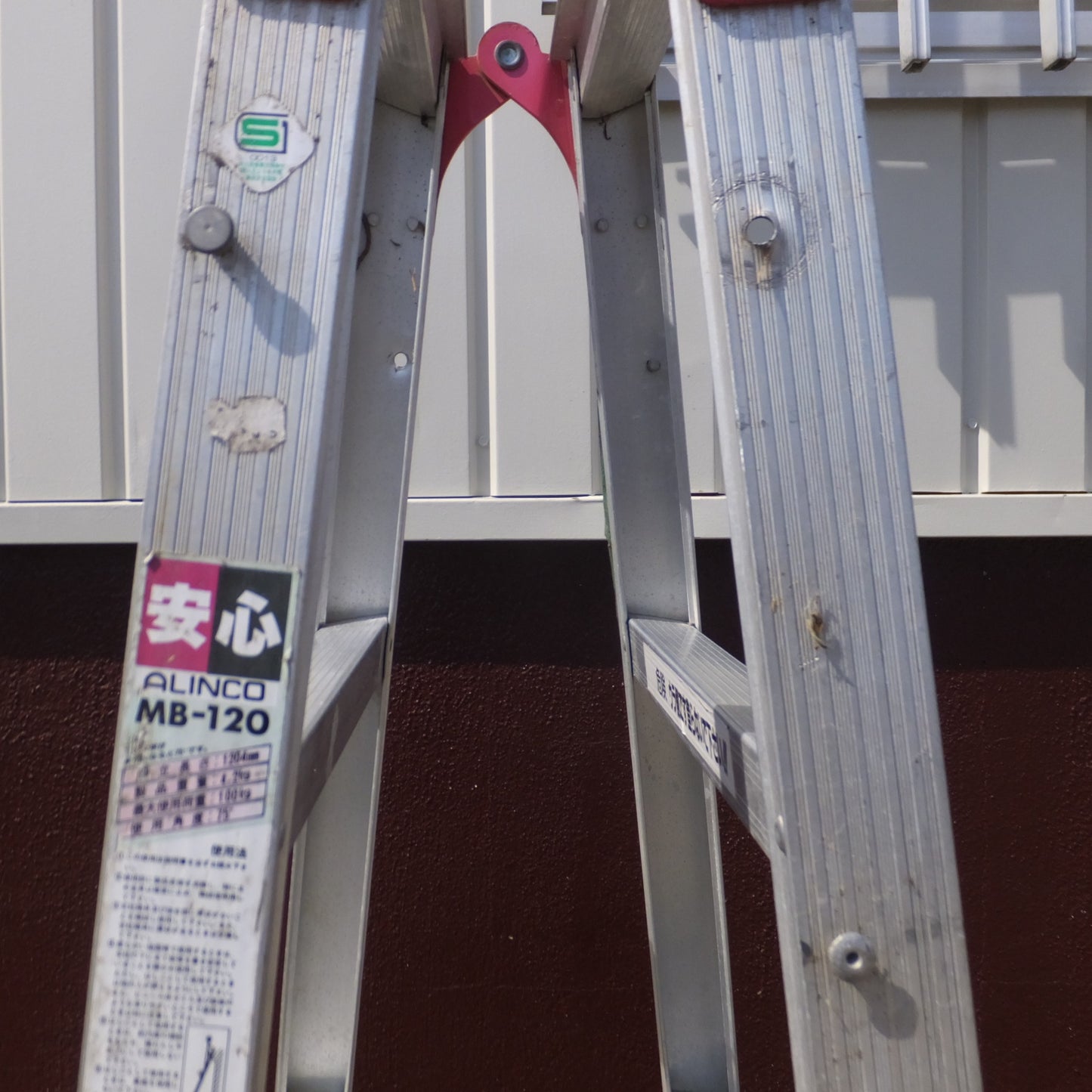 【愛知発 直接引取限定】◆アルインコ 脚立 はしご MB-120 脚立長さ 1204mm 製品重量 4.2kg 最大使用荷重 100kg 使用角度 75° ALINCO ジャンク◆