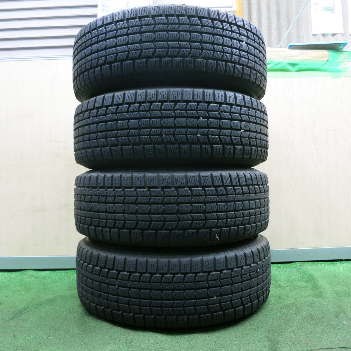 *送料無料* バリ溝！キレイ！9.5分★REVERLINE 235/60R18 スタッドレス ダンロップ グラントレック SJ7 リバーライン 18インチ PCD114.3/5H★4062503NJス
