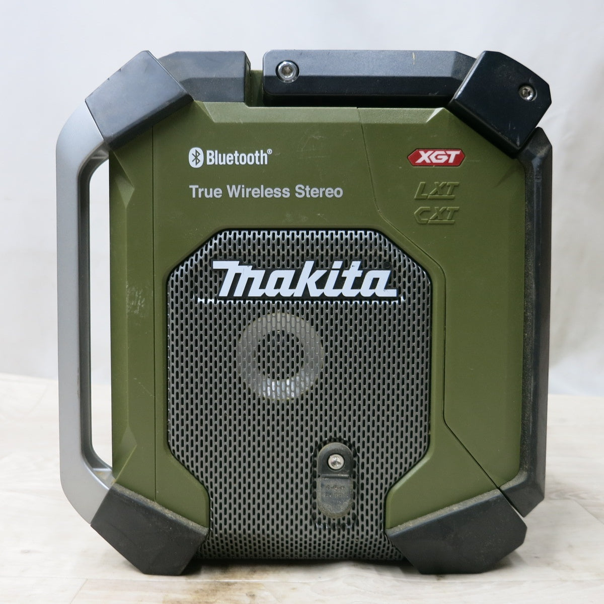 [送料無料] ◆マキタ 充電式 ラジオ 40V MR005G 本体のみ ACアダプター付き 現場 オリーブ 電動 工具◆