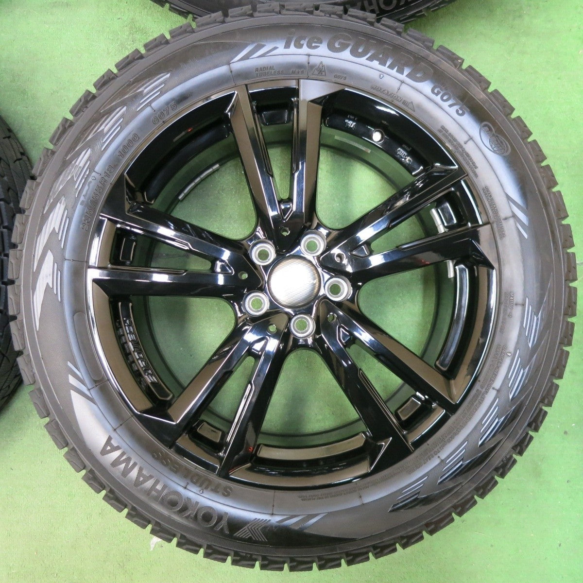 バリ溝！21年！キレイ！9.5分★ボルボ 等 EUROTECH 235/55R18 スタッドレス ヨコハマ アイスガード G075 ユーロテック 18インチ PCD108/5H★4121801SYス