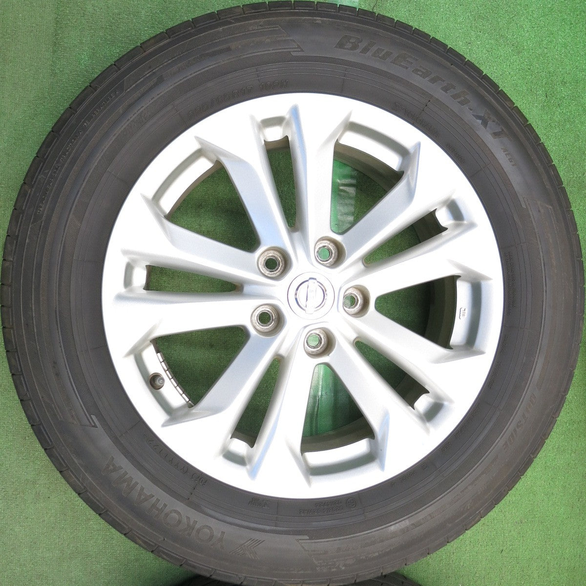キレイ！22年◎日産 T32 エクストレイル 純正 225/65R17 ヨコハマ BluEarth-XT AE61 17インチ PCD114.3/5H◎6092403HAノ