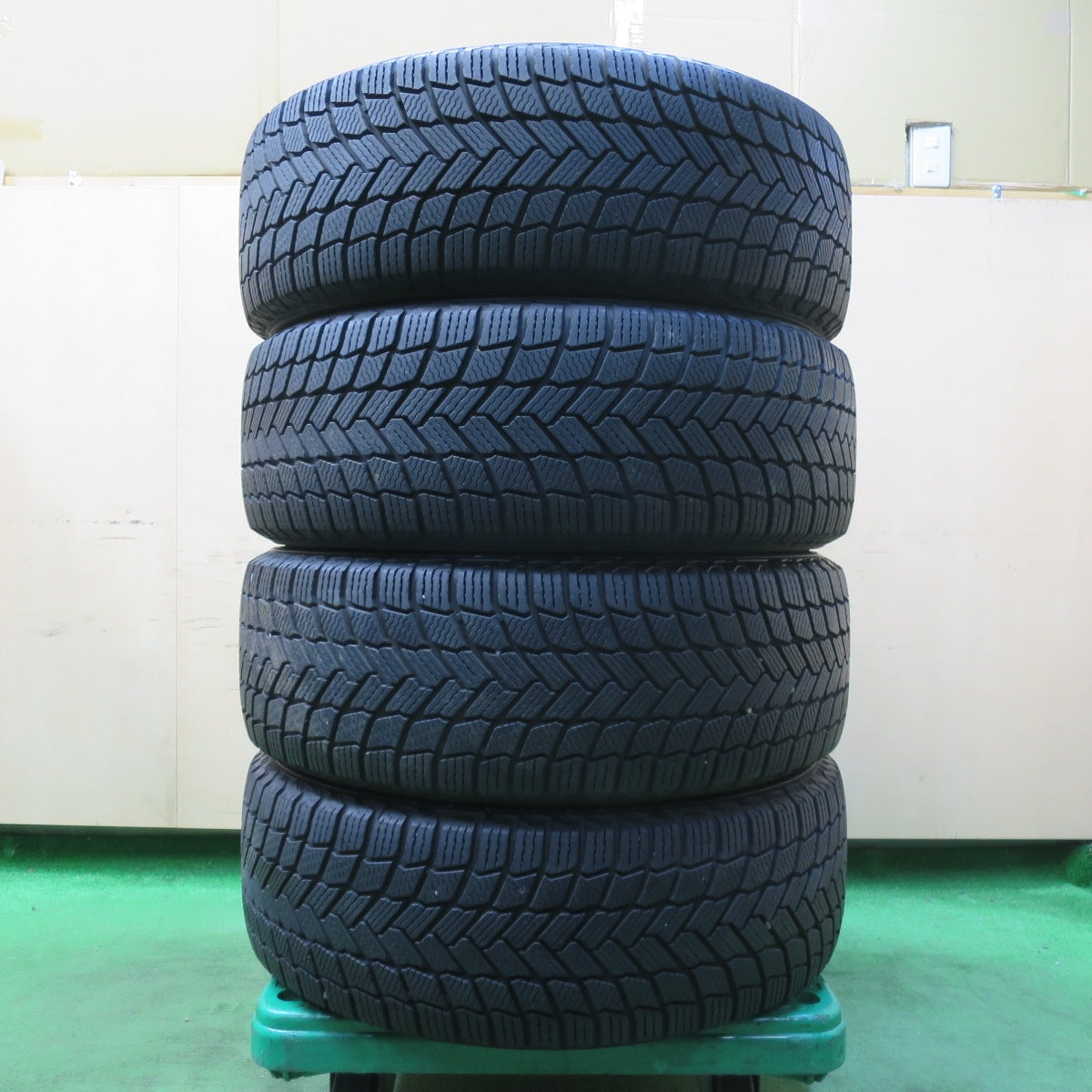 [送料無料] バリ溝！21年！キレイ！9.5分★スタッドレス 225/50R18 ミシュラン X-ICE SNOW Humanline ヒューマンライン 18インチ PCD114.3/5H★4111403イス