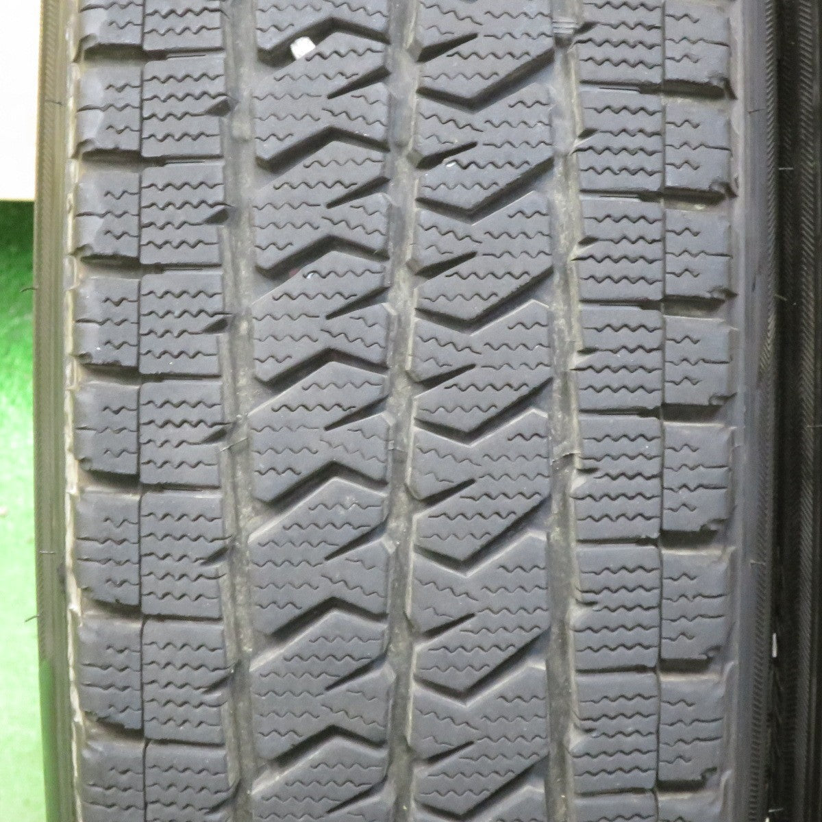 バリ溝！23年！9.5分★スタッドレス ESSEX エセックス EX-15 195/80R15 107/105N ブリヂストン ブリザック VL10 PCD139.7/6H★5111403TTス