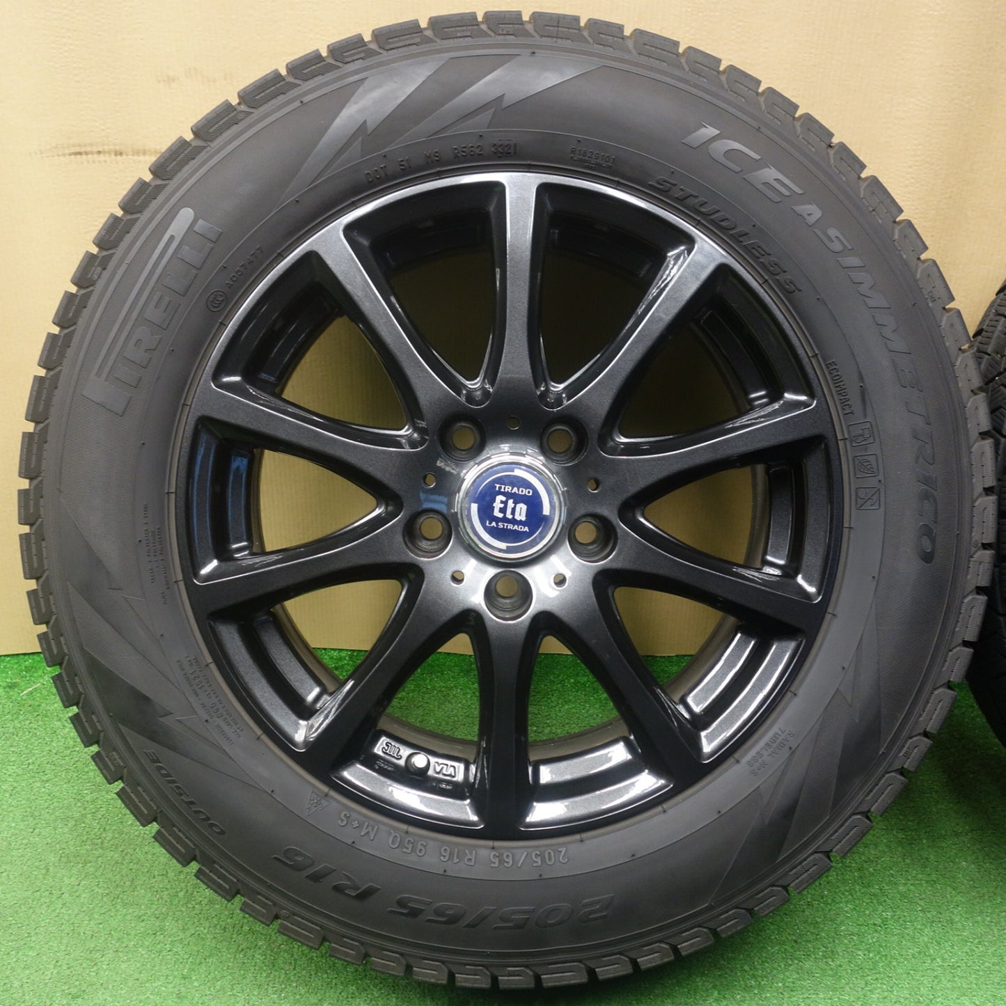 バリ溝！キレイ！8.5分★スタッドレス 205/65R16 ピレリ アイスアシンメトリコ TIRADO Eta LA STRADA ティラード ラストラーダ 16インチ PCD114.3/5H★6032201KTス