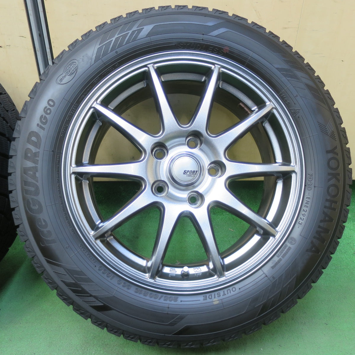 バリ溝！23年！キレイ！ほぼ10分★スタッドレス 205/60R16 ヨコハマ アイスガード iG60 SPORT ABELIA スポルト アベリア 16インチ PCD114.3/5H★5092001イス