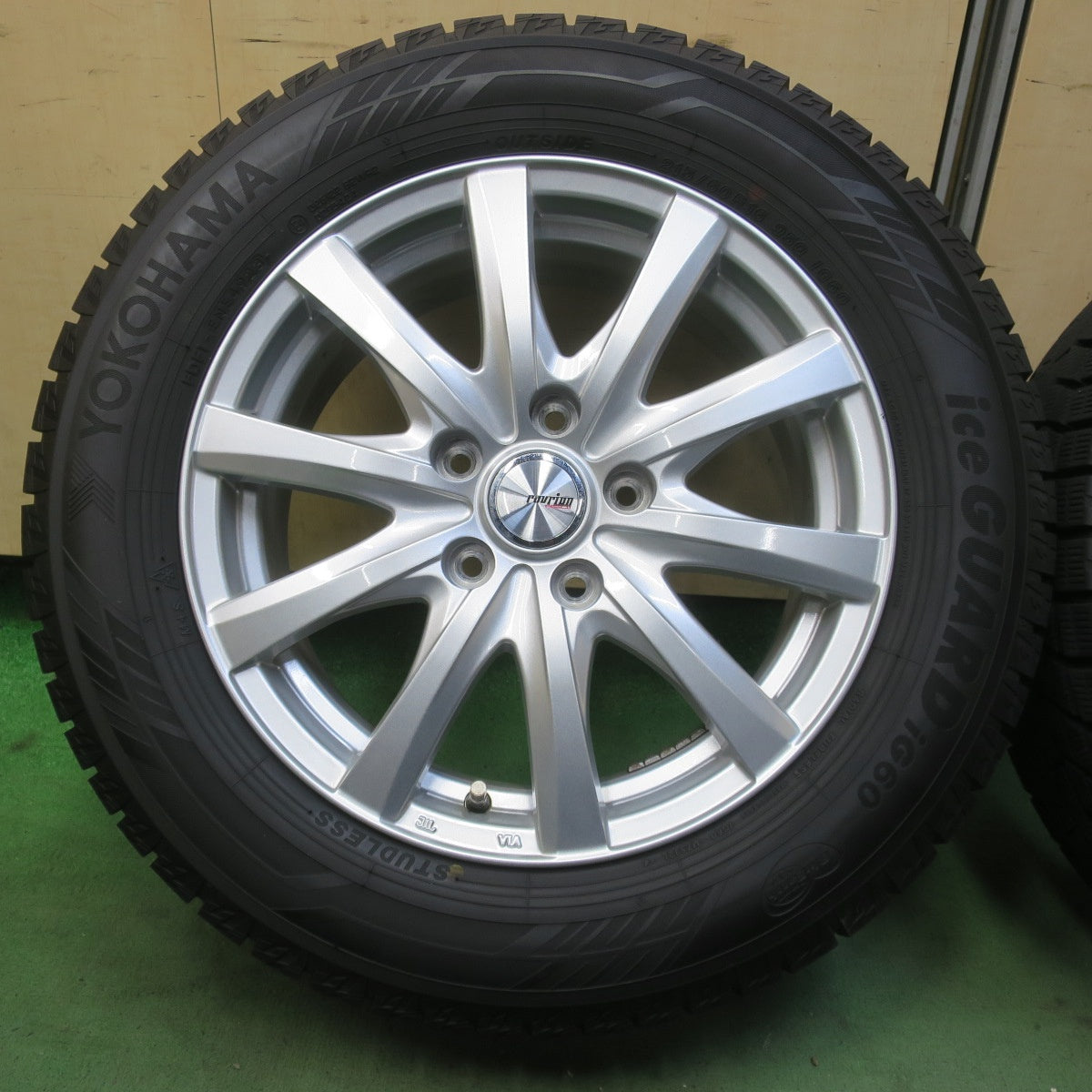 バリ溝！23年！キレイ！9.5分◎スタッドレス 215/60R16 ヨコハマ アイスガード iG60 ravrion RS01 ラブリオン 16インチ PCD114.3/5H◎6093001イス