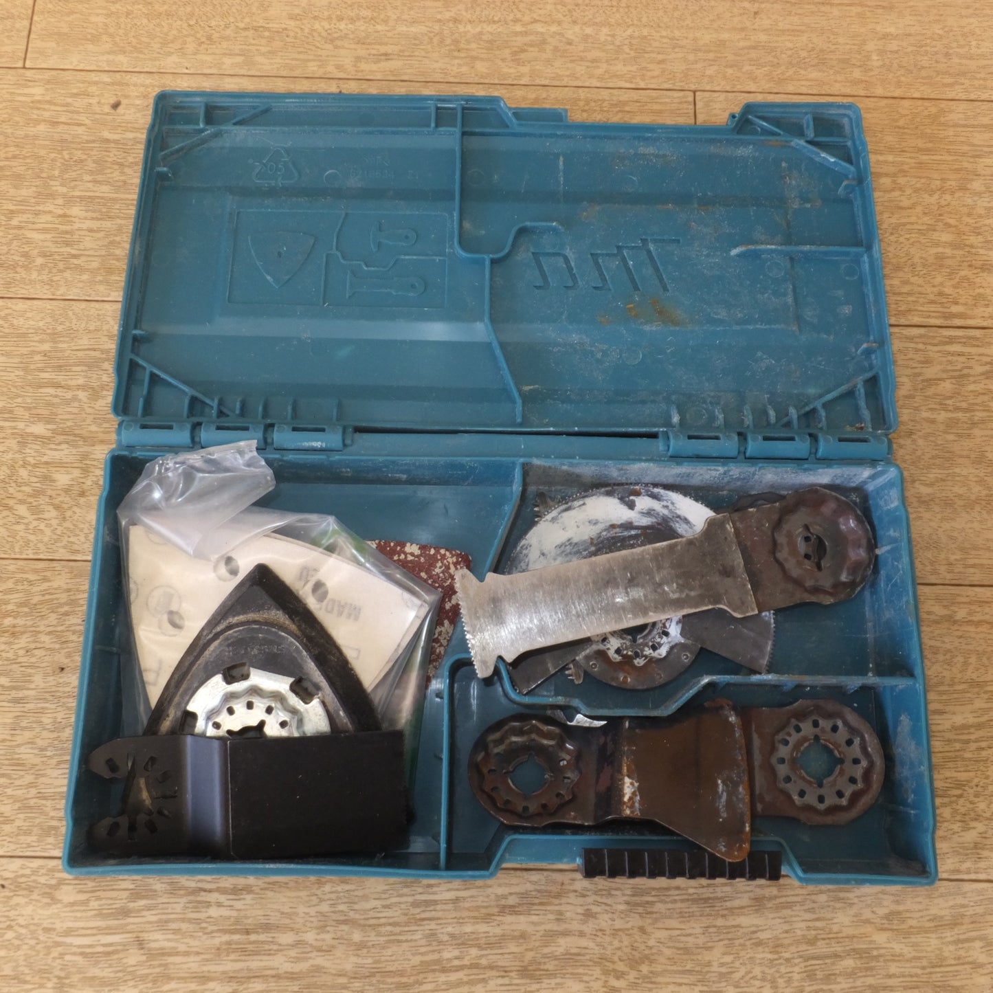 [送料無料] ★マキタ makita 充電式マルチツール TM52D 18V　本体 付属品 のみ　バッテリ なし★