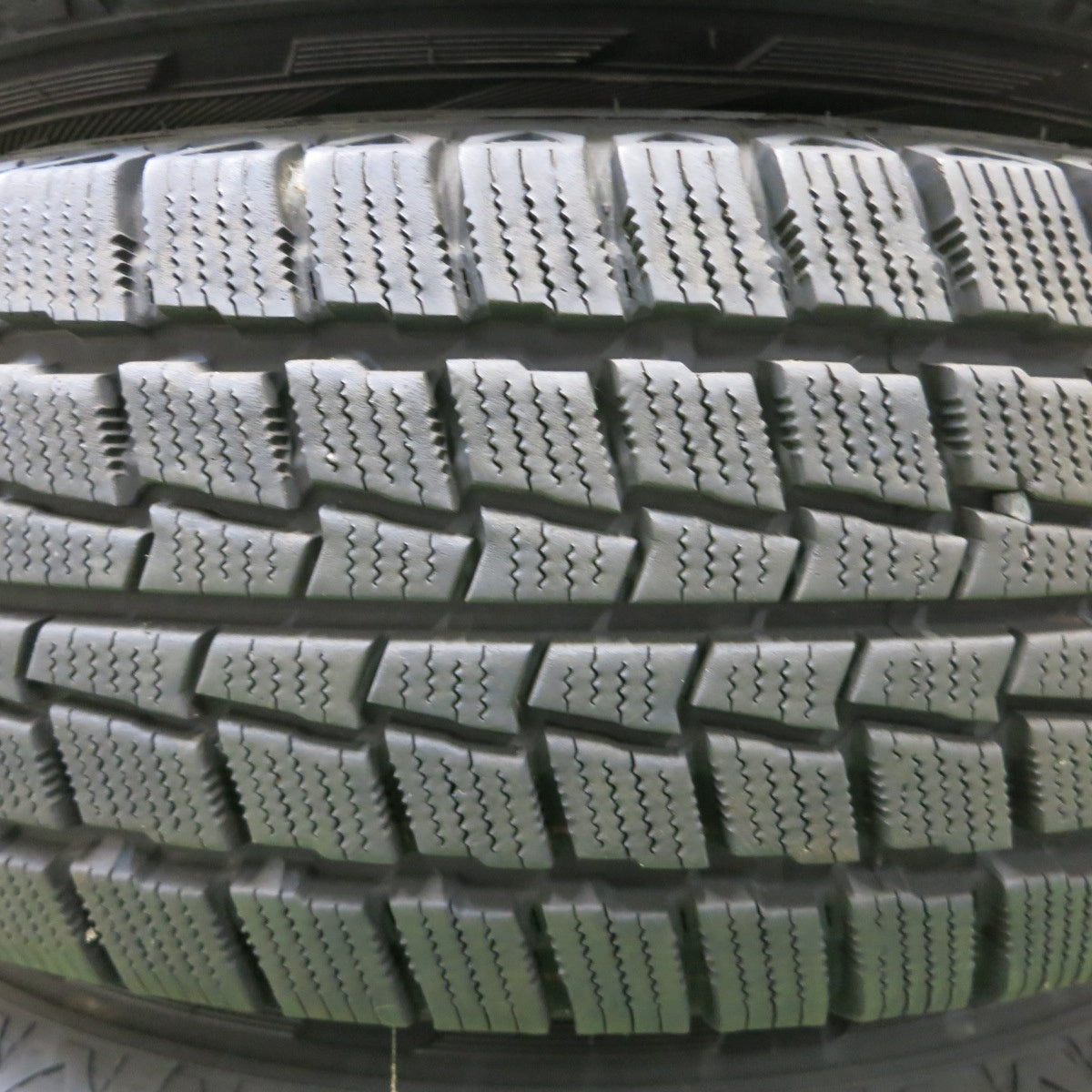 *送料無料* バリ溝！キレイ！9分★DAYTONA 195/80R15 107/105L スタッドレス ハンコック ウインター RW06 デイトナ PCD139.7/6H★4060502ナス