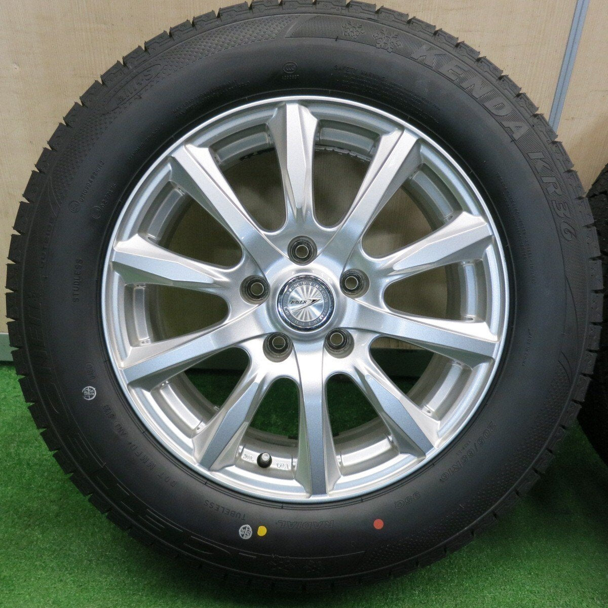 未使用！23年！キレイ★スタッドレス 205/65R16 ケンダ KR36 アイステック ネオ JOKER ジョーカー 16インチ PCD114.3/5H★4121803TNス