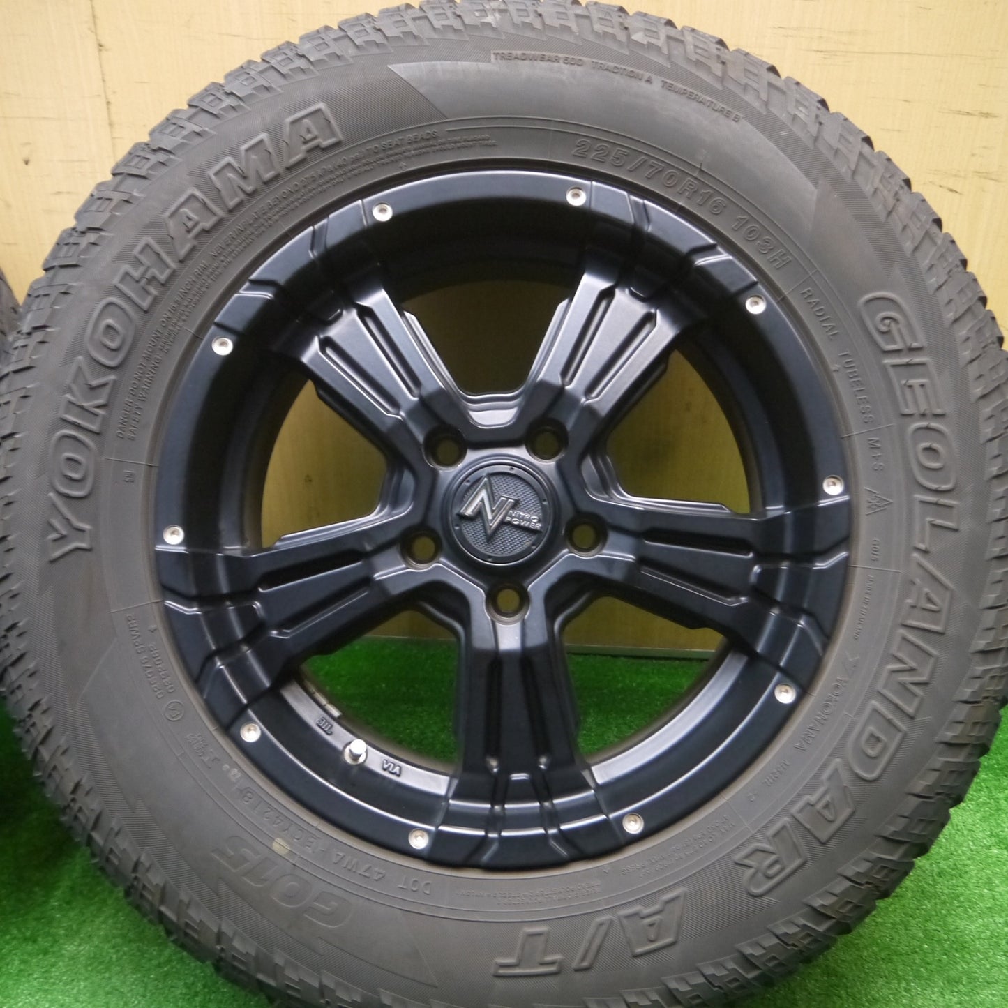 [送料無料] キレイ★NITRO POWER LFM527 CROSS CLAW 225/70R16 ヨコハマ ジオランダー A/T G015 ナイトロパワー PCD114.3/5H★4091703Hノ