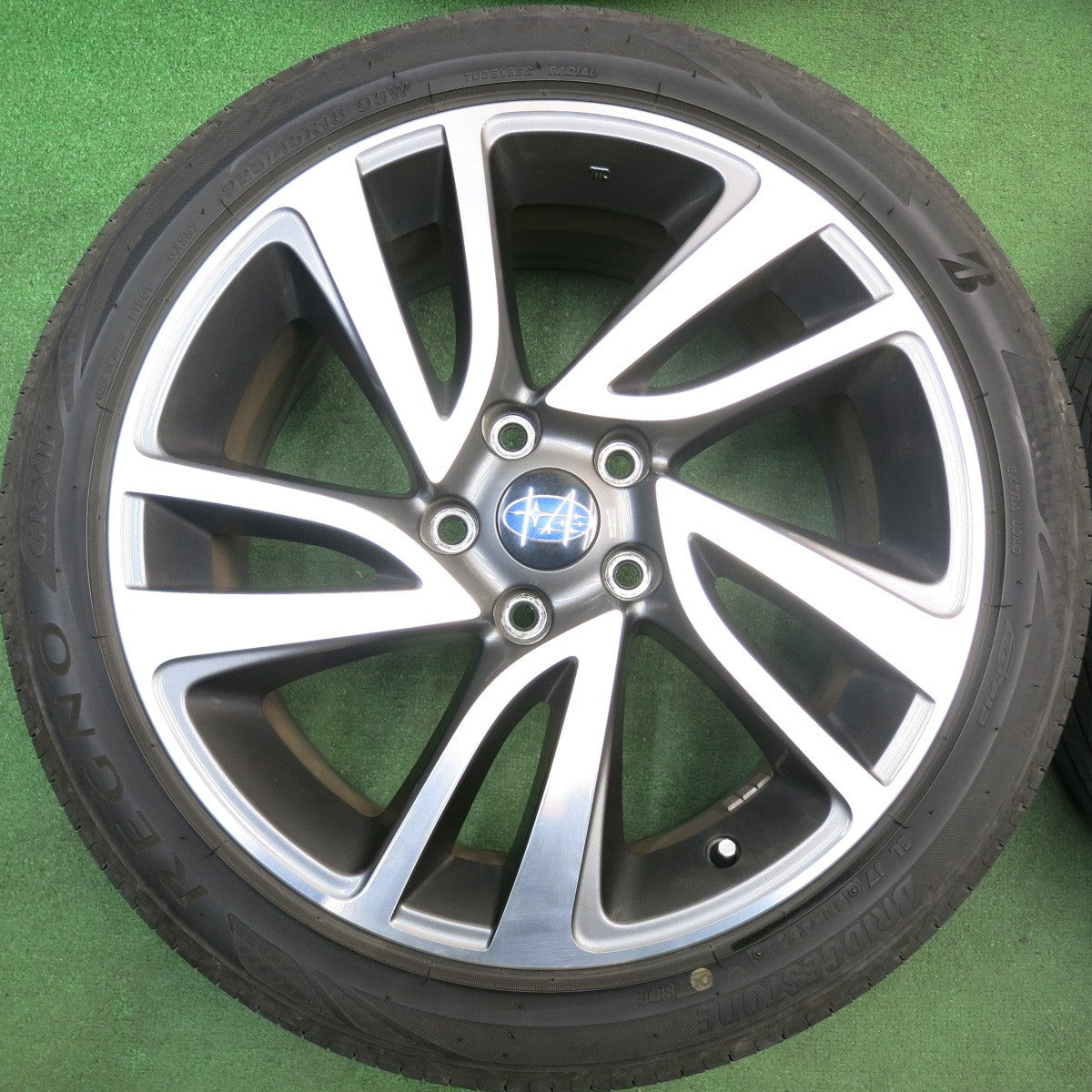バリ溝！9.5分★スバル VM レヴォーグ 純正 225/45R18 ブリヂストン レグノ GR-X2 18インチ PCD114.3/5H★6032801HAノ
