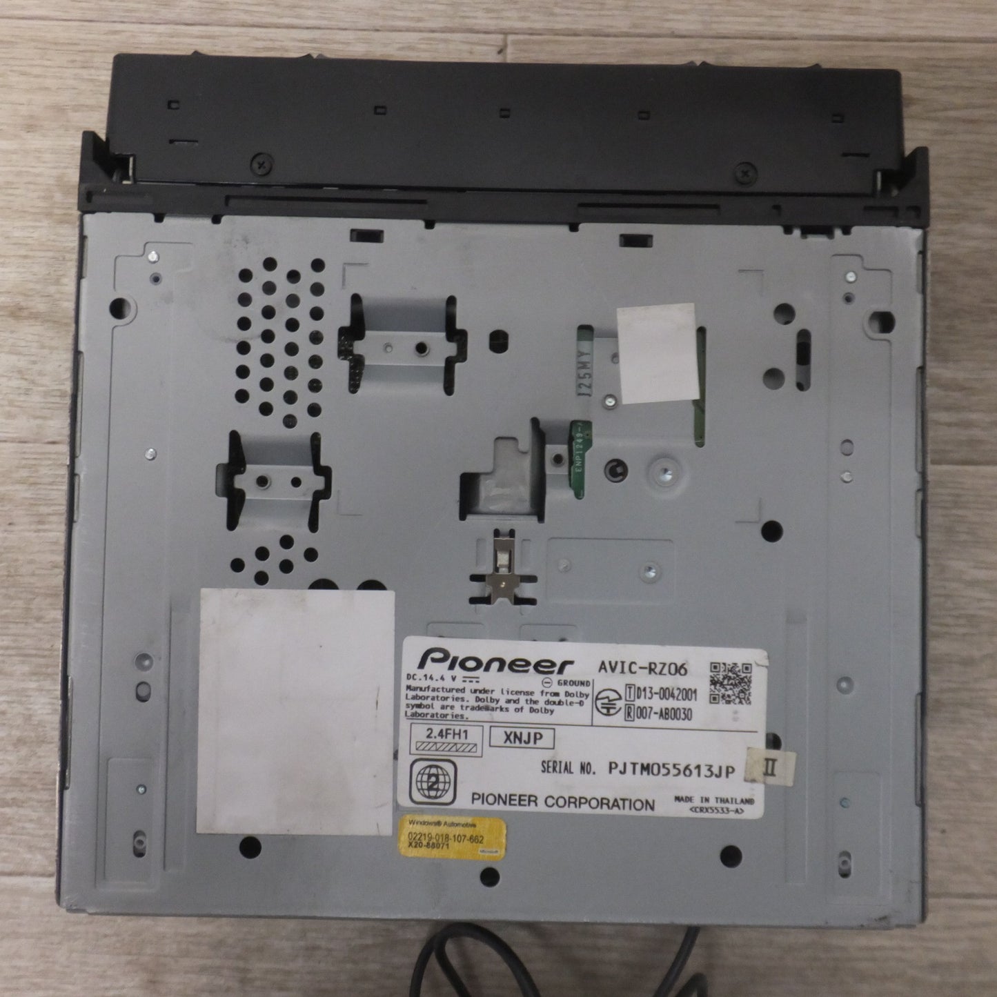 [送料無料] ★カロッツェリア carrozzeria AV一体型メモリーナビゲーション 楽ナビ AVIC-RZ06(62)★