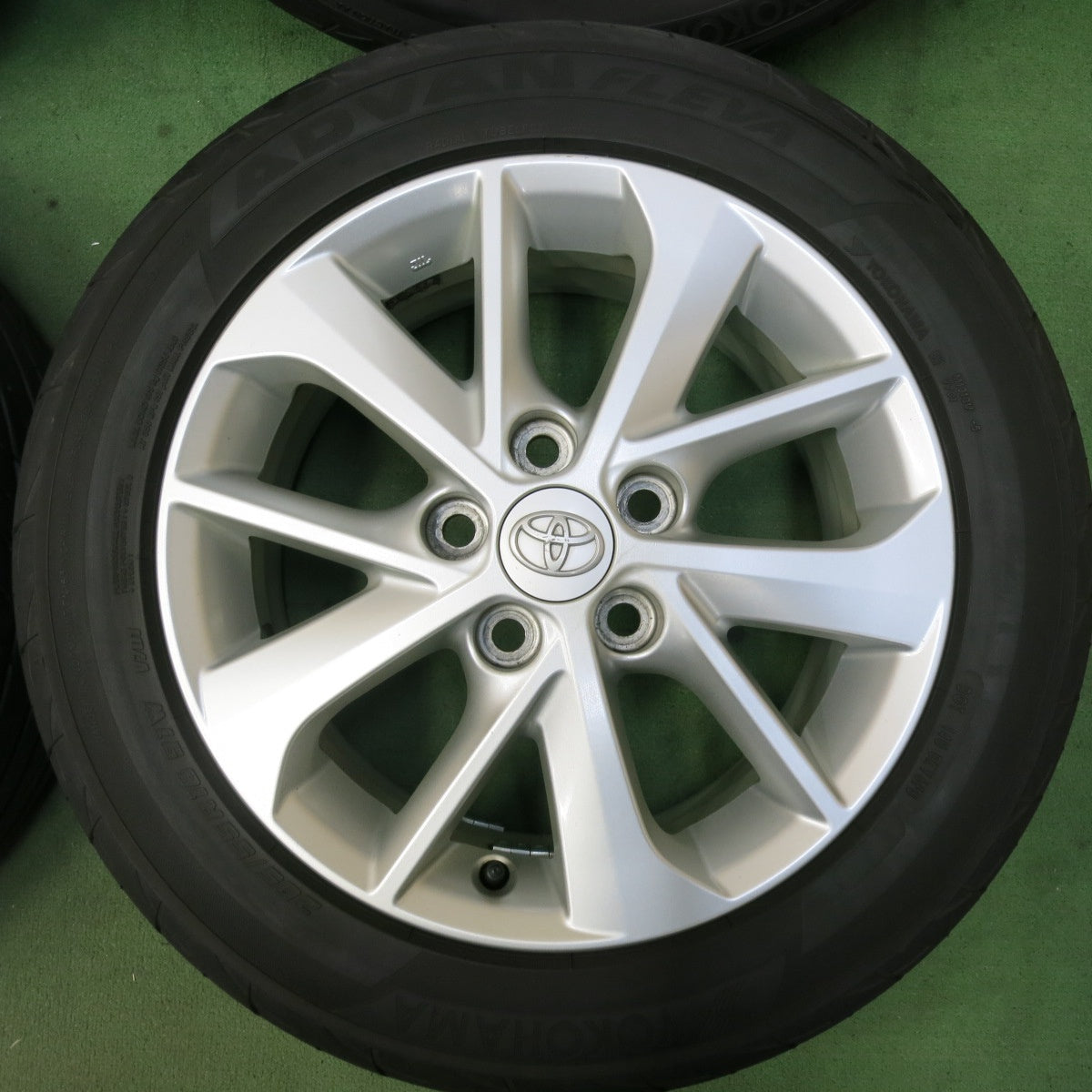 バリ溝！23年！キレイ！9分★トヨタ オーリス 純正 205/55R16 ヨコハマ アドバン FLEVA 16インチ PCD114.3/5H★5062612SYノ