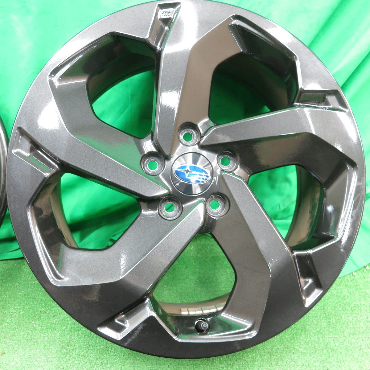 *送料無料* 新車外し★スバル SK フォレスター 純正 ENKEI エンケイ ホイール 18インチ 18×7J PCD114.3/5H★4042709ナホ
