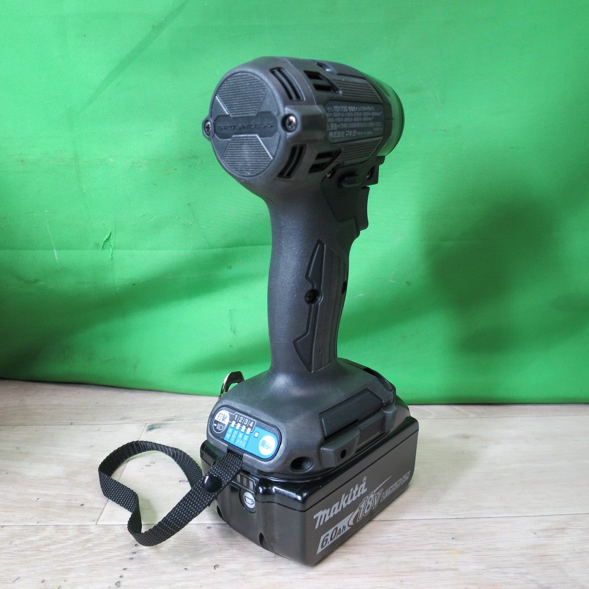 [送料無料] 美品!バッテリー2個☆マキタ 充電式 インパクト ドライバ 18V TD173DRGXB 充電器 ケース付き 黒 電動 工具☆