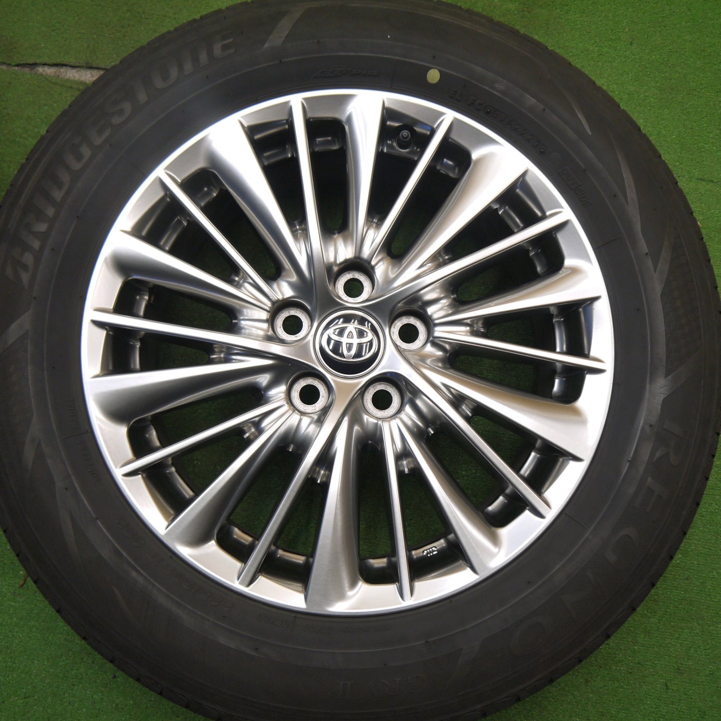 キレイ！23年★トヨタ 30系 アルファード ヴェルファイア 純正 225/60R17 ブリヂストン レグノ GRV2 17インチ PCD114.3/5H★5041609Hノ
