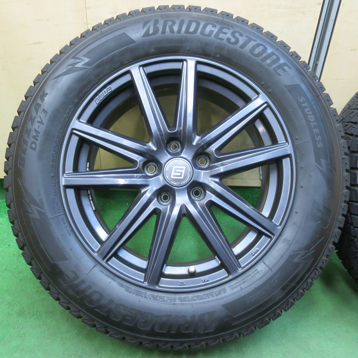 バリ溝！21年！キレイ！9分★スタッドレス 225/65R17 ブリヂストン ブリザック DM-V3 SEIN ザイン 17インチ PCD114.3/5H★5022408イス