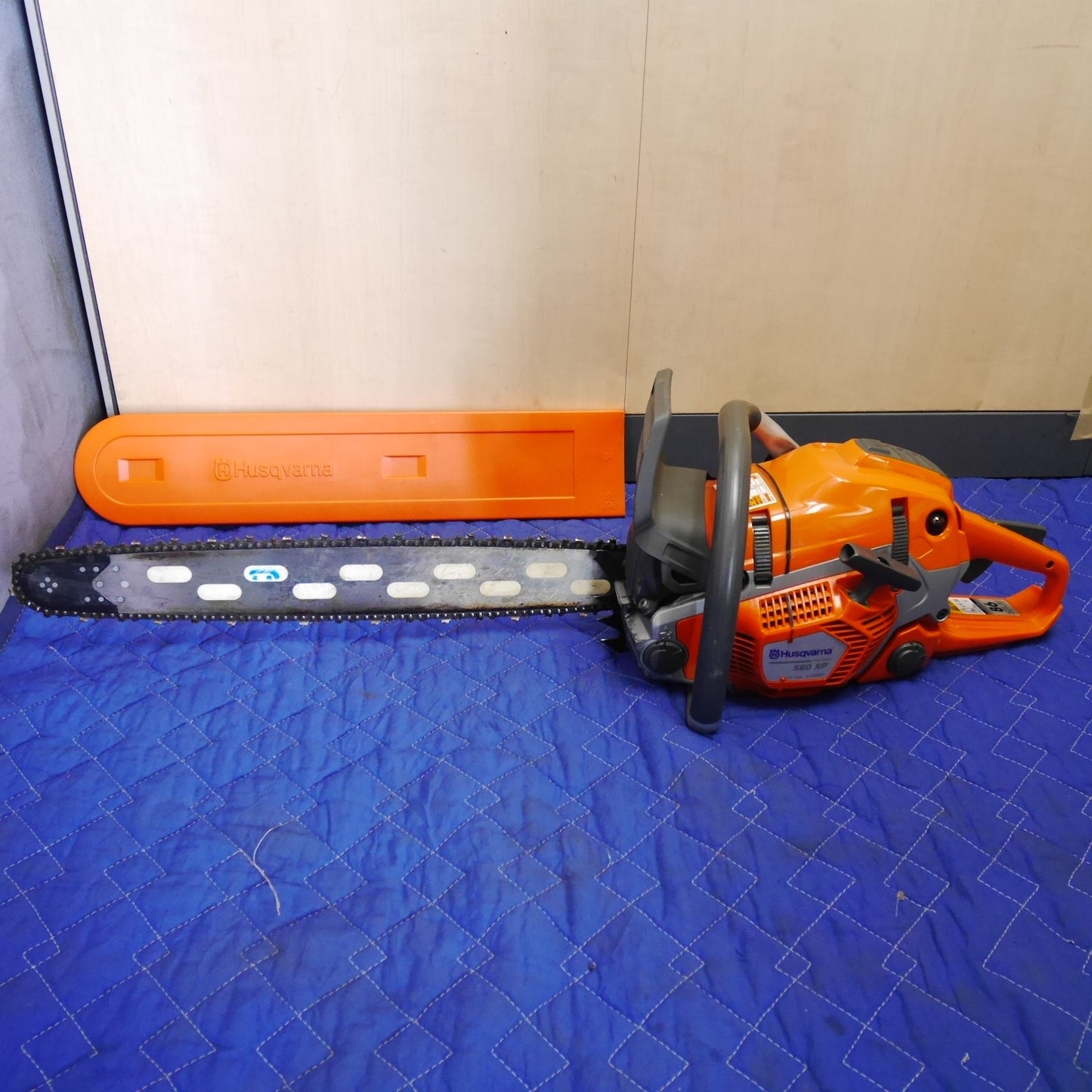 [送料無料] キレイ☆Husqvarna ハスクバーナ エンジン チェーンソー 560XP チェンソー 切断機 ガイドバー 約57cm①☆