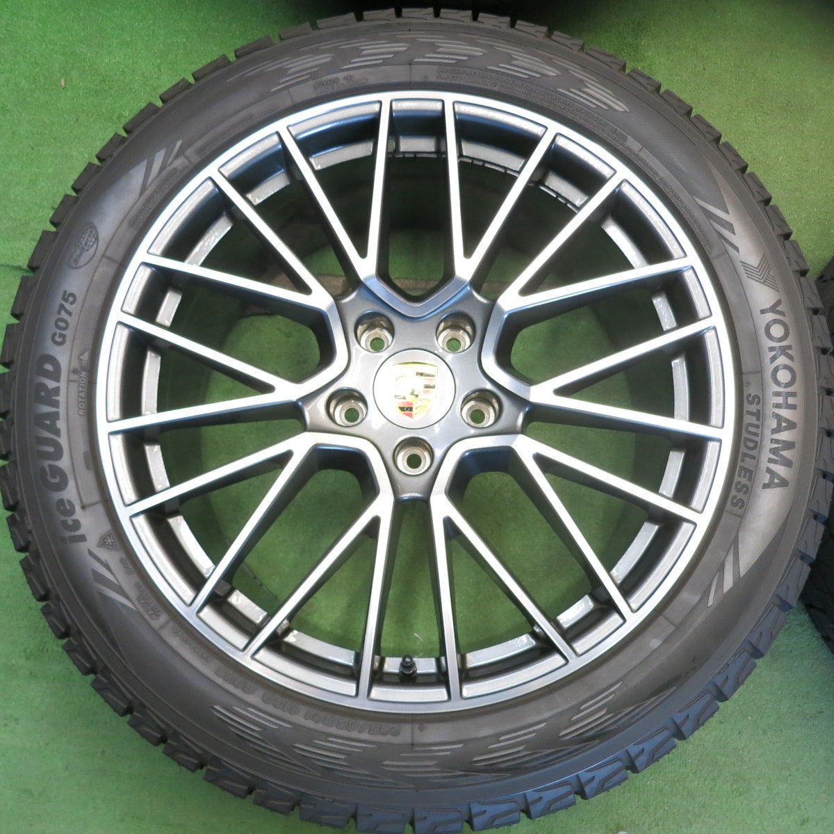 ほぼ未使用！25年！キレイ★ポルシェ カイエン RS スパイダー E3 純正 285/45R21 315/40R21 スタッドレス ヨコハマ アイスガード G075 21インチ PCD130/5H★6061102HAス