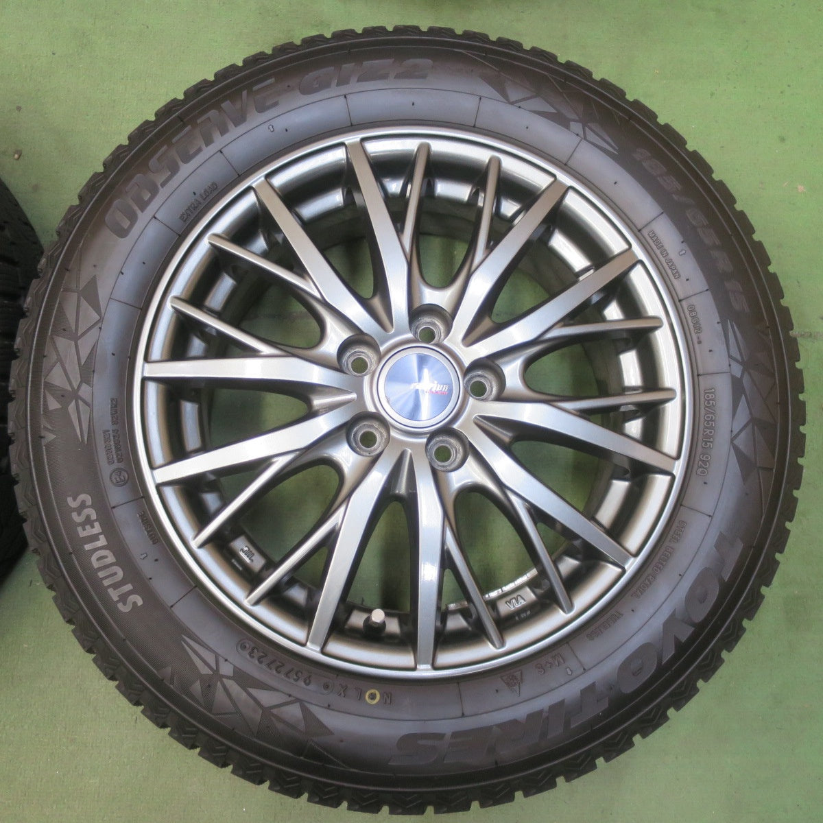 バリ溝！23年！キレイ！9分◎シエンタ 等 185/65R15 スタッドレス トーヨー オブザーブ GIZ2 ravrion RM01 ラブリオン 15インチ PCD100/5H◎6083107イス