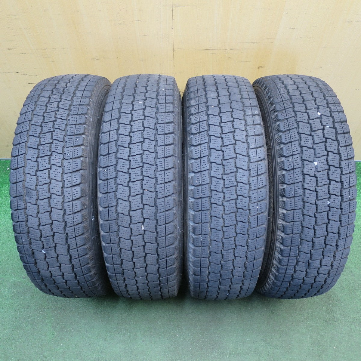 バリ溝！キレイ！9.5分★KEELER FORCE 195/80R15 107/105L スタッドレス グッドイヤー アイスナビ CARGO キーラー フォース 15インチ PCD139.7/6H★6051902NJス