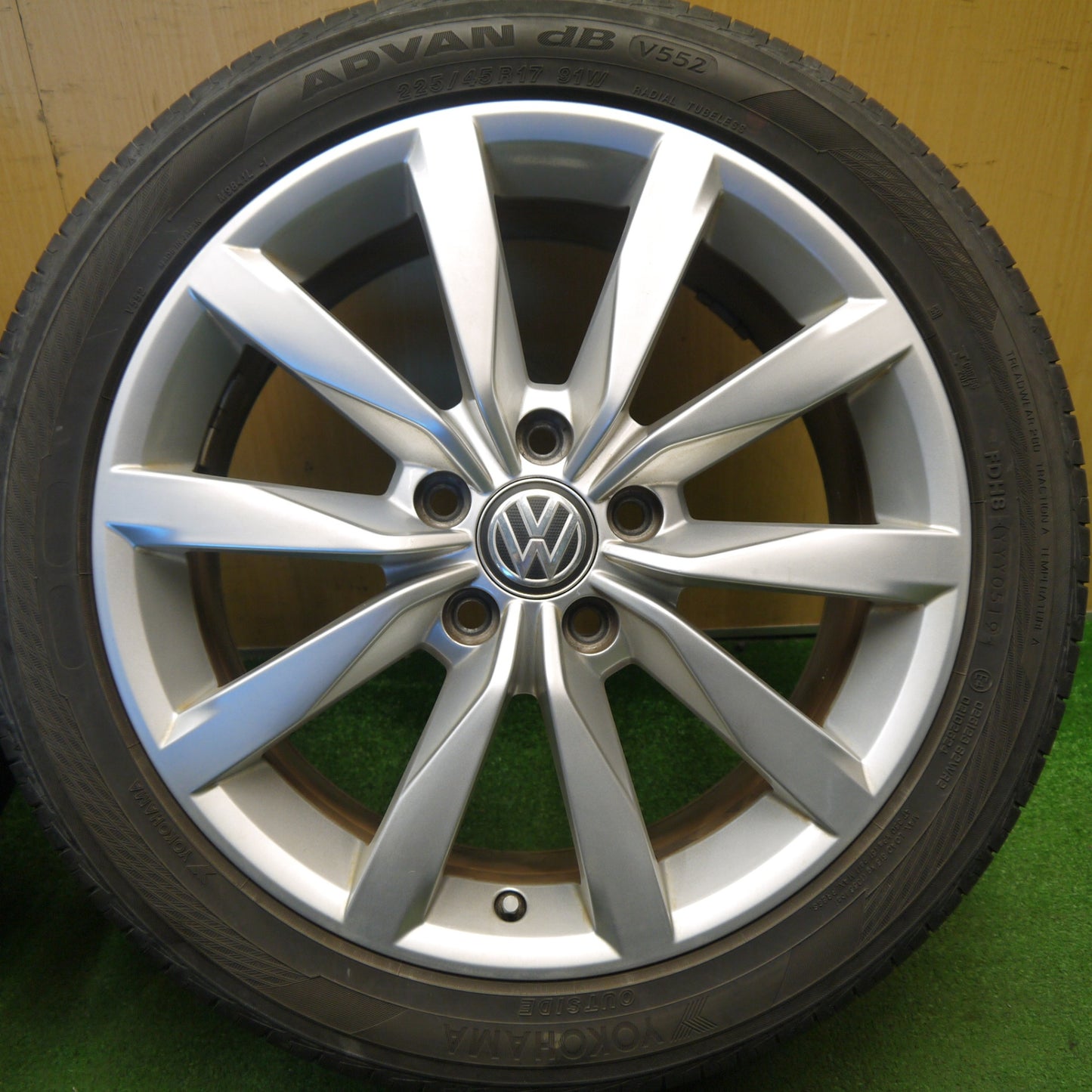 キレイ★ワーゲン ゴルフ7 純正 225/45R17 ヨコハマ アドバン dB V552 17インチ PCD112/5H★6030404Hノ