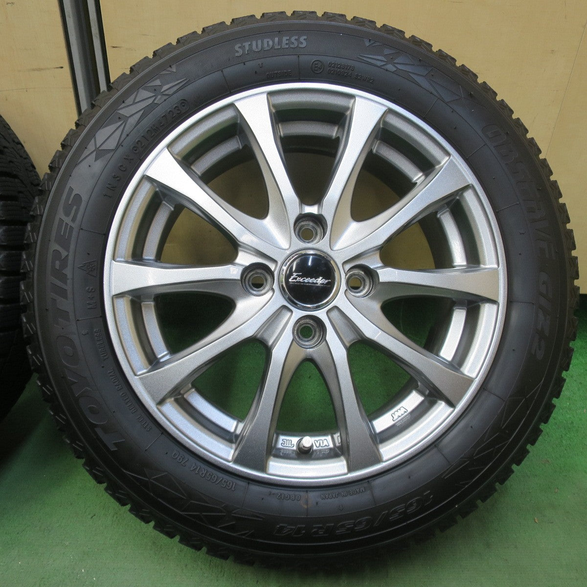 バリ溝！23年！キレイ！9分◎スタッドレス 165/65R14 トーヨー オブザーブ GIZ2 Exceeder エクシーダー 14インチ PCD100/4H◎6061504イス