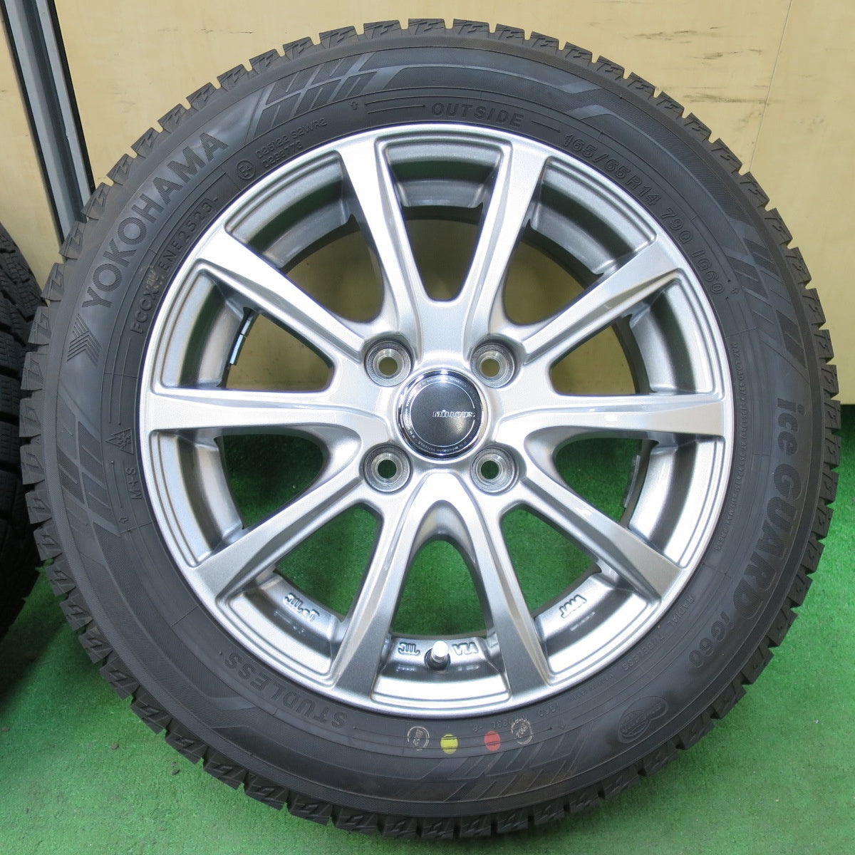[送料無料] バリ溝！23年！キレイ！ほぼ10分★スタッドレス 165/65R14 ヨコハマ アイスガード iG60 MiLLOUS ミルアス 14インチ PCD100/4H★4112907イス