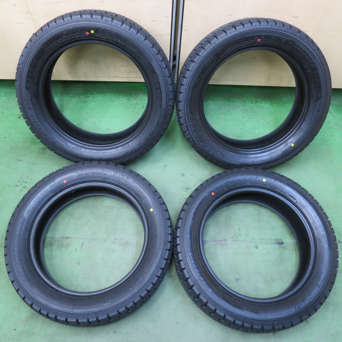 未使用！25年★スタッドレス 195/60R17 グッドイヤー アイスナビ7 タイヤ 17インチ ライズ ロッキー 60系 プリウス 等★6030412イスタ