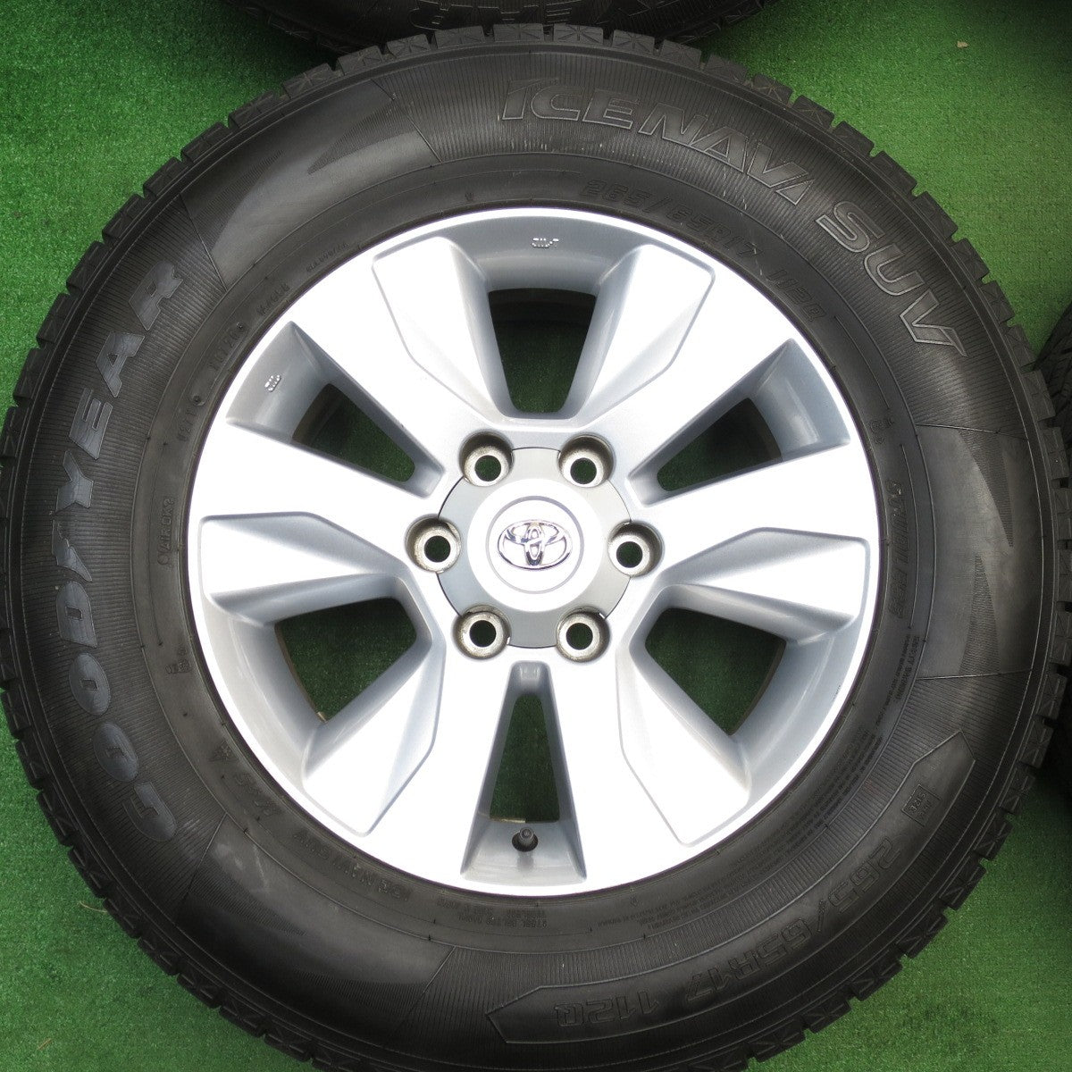 バリ溝！9分★トヨタ GUN125 ハイラックス 純正 265/65R17 スタッドレス グッドイヤー アイスナビ SUV 17インチ PCD139.7/6H★5041803KKス