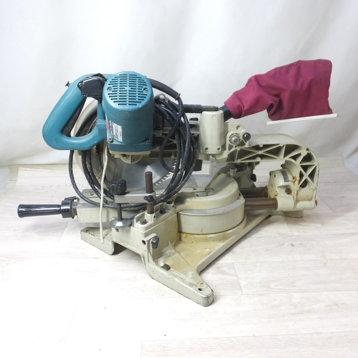 [送料無料] ◆makita マキタ 260mm スライドマルノコ LS1014 木工用 切断機 丸のこ 電動工具 100V 50/60Hz◆