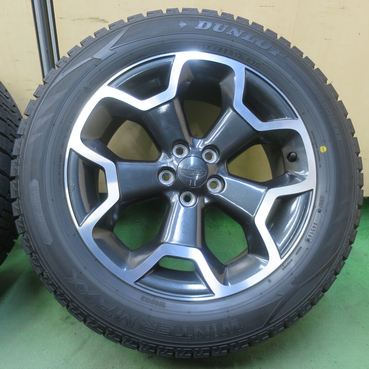 バリ溝！キレイ！9.5分◎スバル XV 純正 225/55R17 スタッドレス ダンロップ ウインターマックス WM02 17インチ PCD100/5H◎6100601イス