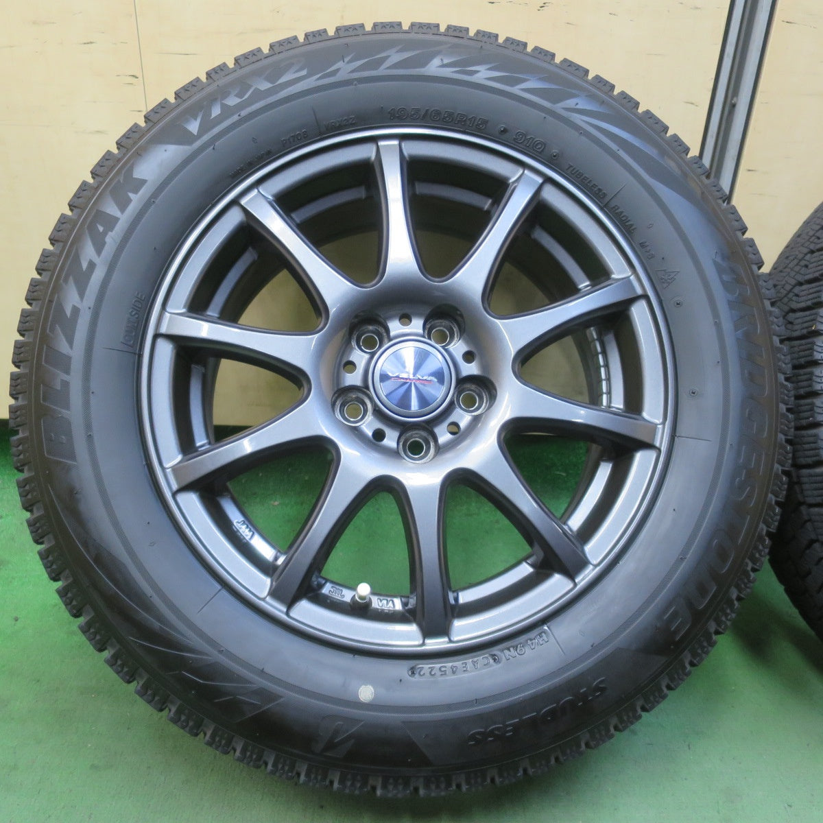 バリ溝！22年！キレイ！9分★プリウス 等 195/65R15 スタッドレス ブリヂストン ブリザック VRX2 VELVA CHARGE ヴェルヴァ 15インチ PCD100/5H★6041503イス