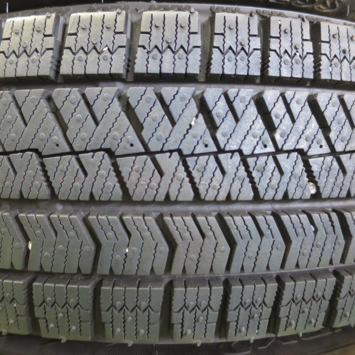 バリ溝！24年！キレイ！ほぼ10分★スタッドレス 175/65R14 ブリヂストン ブリザック VRX2 NIRVANA NV ニルヴァーナ ニルバーナ 14インチ PCD100/4H★5050508イス