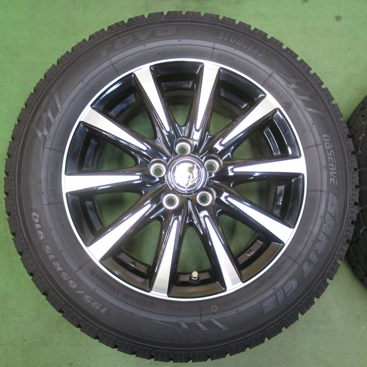 バリ溝！22年！キレイ！ほぼ10分★プリウス 等 195/65R15 スタッドレス トーヨー オブザーブ ガリット GIZ RiZLEY ライツレー 15インチ PCD100/5H★5122911イス