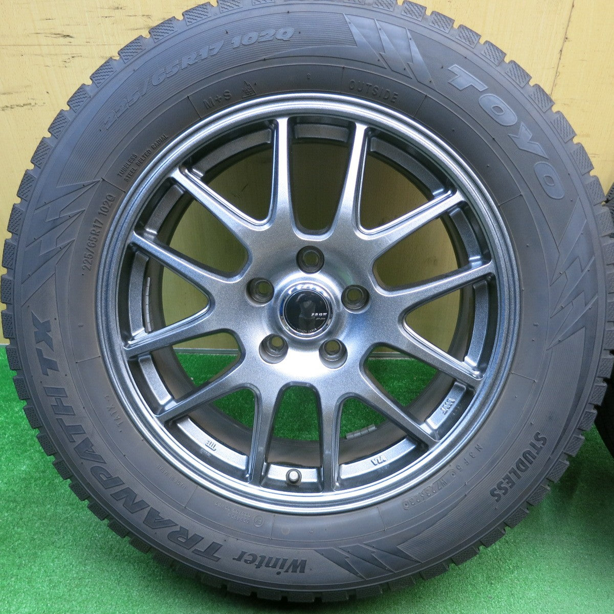 バリ溝！23年！キレイ！9.5分★スタッドレス 225/65R17 トーヨー ウインター トランパス TX ZACK JP-205 MONZA 17インチ PCD114.3/5H★5041803TNス